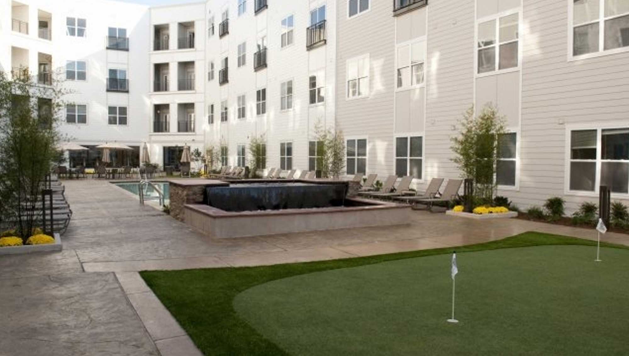 201 Twenty One Apartments courtyard