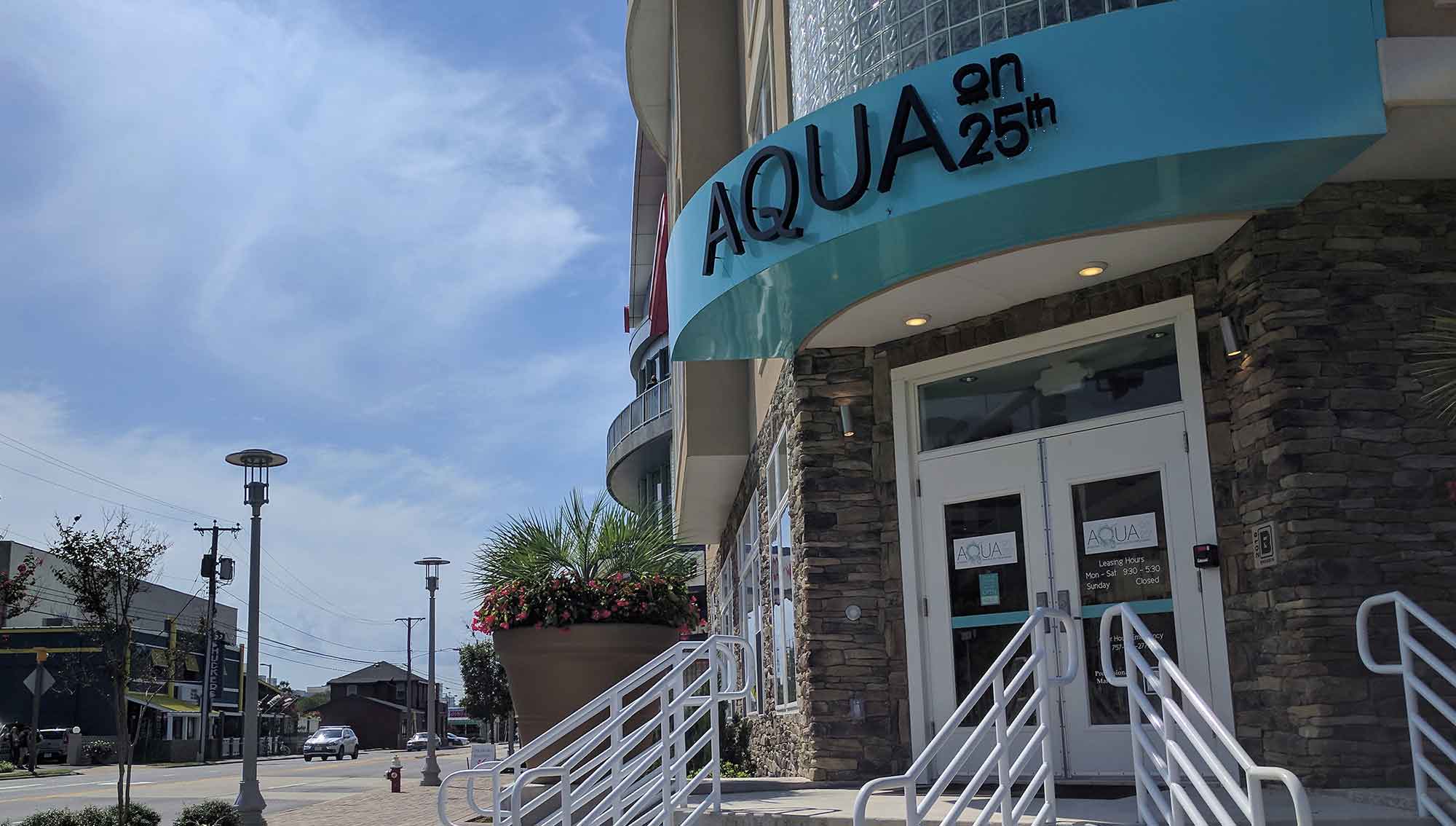 Aqua on 25th entrance
